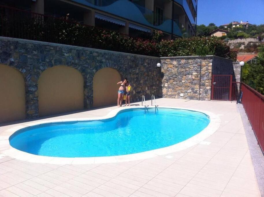 Casa Vacanze Luna 2 Vallecrosia Esterno foto