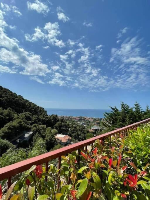 Casa Vacanze Luna 2 Vallecrosia Esterno foto
